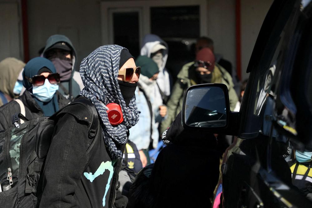  عائلات الجهاديين عادوا إلى مخيم روج بعد وصولهم إلى دمشق