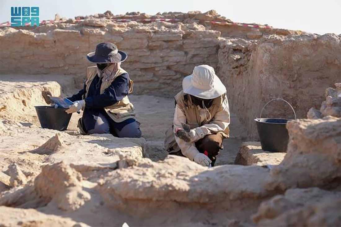 An Abbasid coin among the finds points to medieval Islamic activity in the Eastern Province