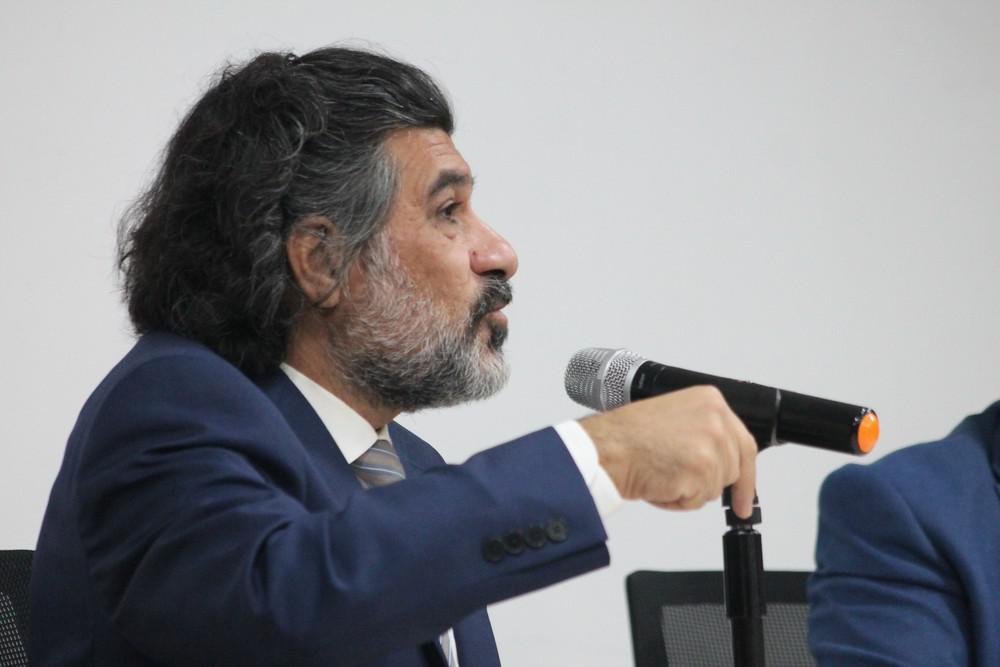 الشاعر وصل إلى مرحلة تصالح مع الذات 