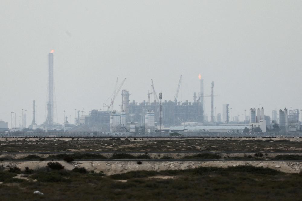 إيران تضع منشآت الطاقة في الخليج على خط النار