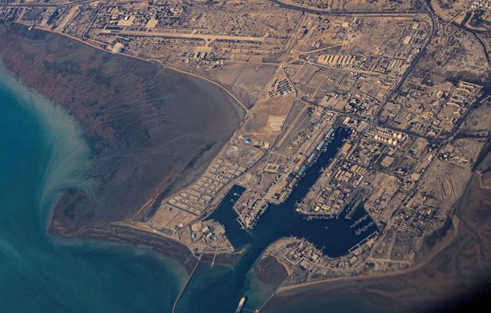 مضيق هرمز بات غير امن لعبور السفن بحسب الجيش الايراني
