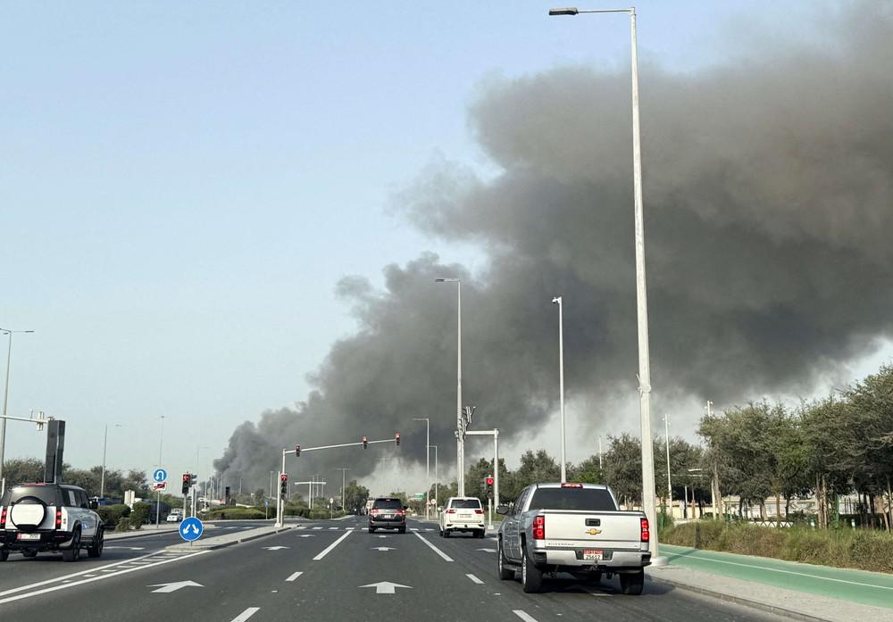 نجاح خليجي في التصدي للمسيرات والصواريخ الايرانية رغم سقوط الشظايا