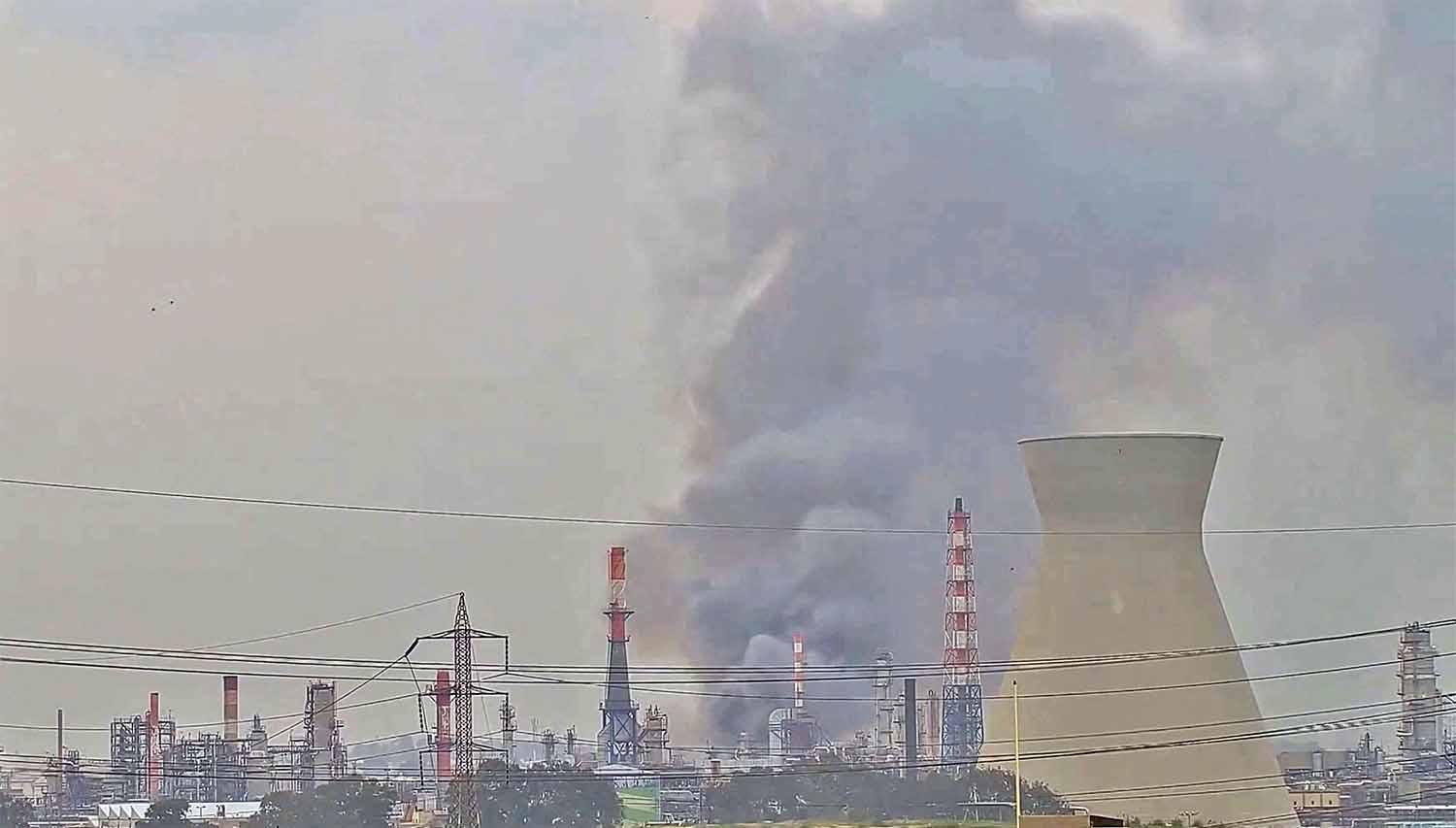 Haifa oil refinery hit by Iran 