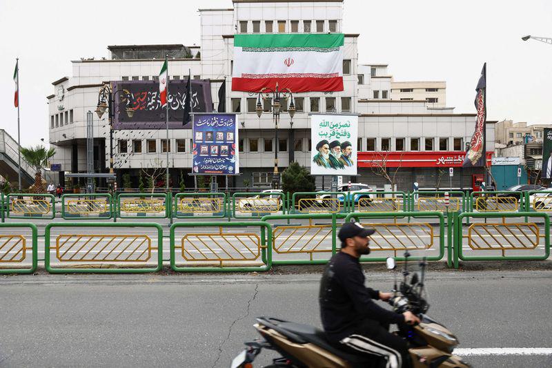المجتمع لا يستسلم لكنه لا يفرض التغيير الشامل 