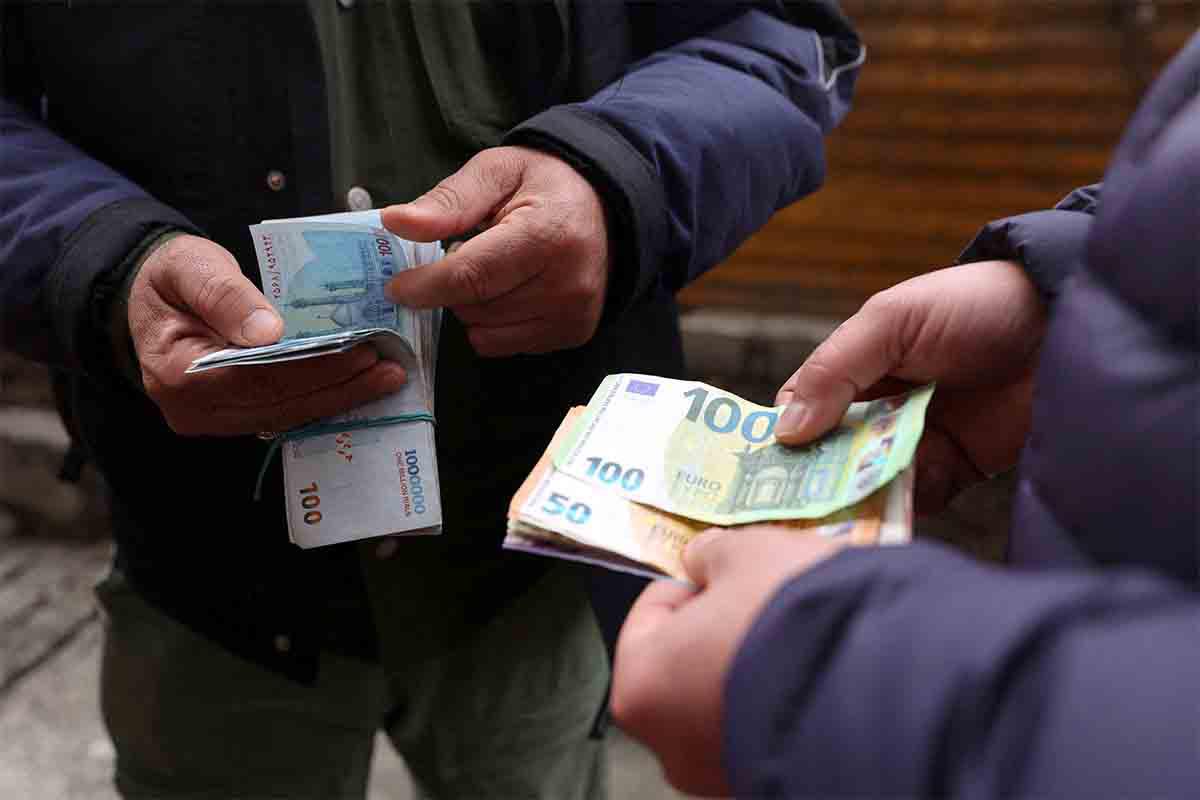 The ceasefire has prompted a rush for the hard currency